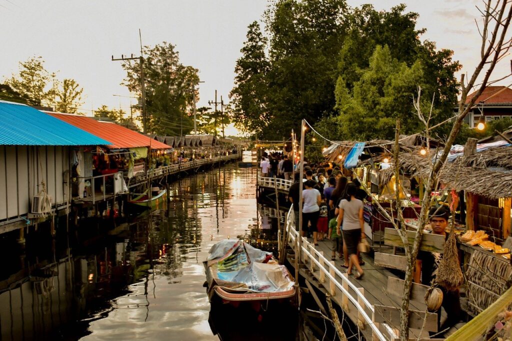 7 Best Online Travel Communities