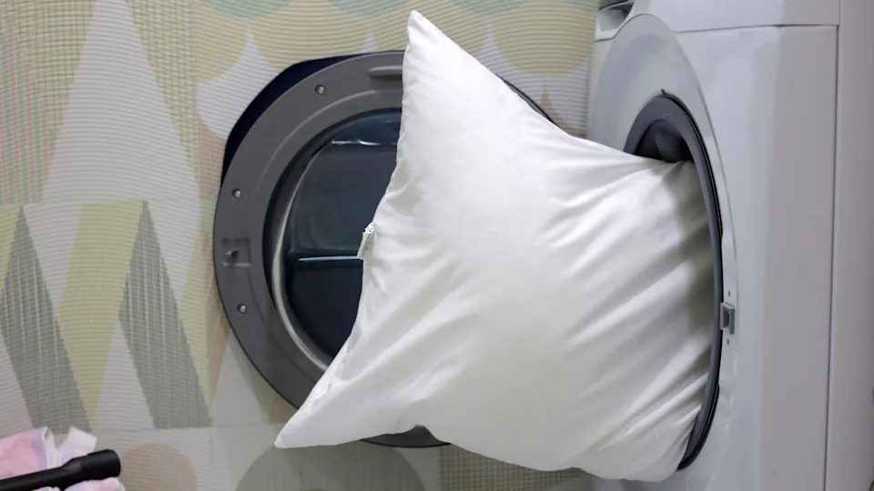 A Step-by-Step Guide to Washing and Refreshing Dingy Pillows